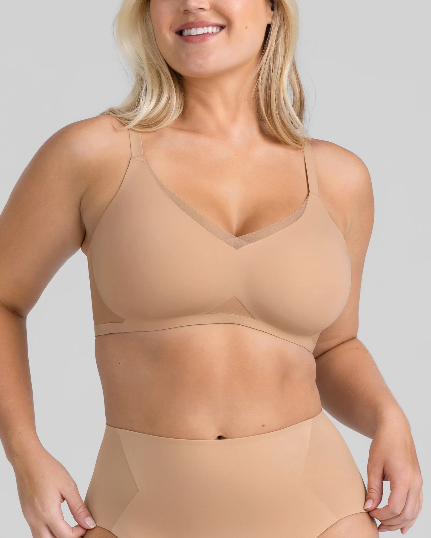 Selura Seamless Deep V Push-Up Wireless Bra