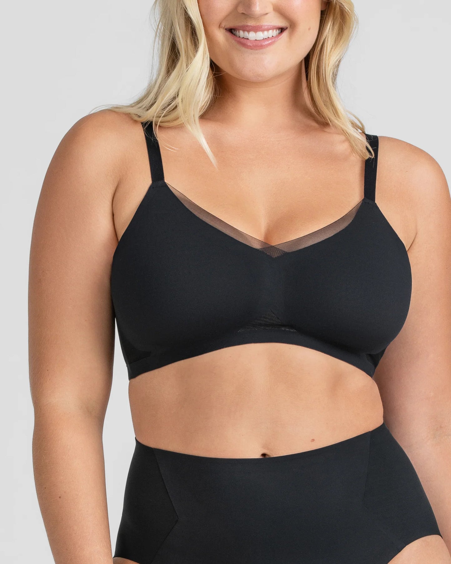 Selura Seamless Deep V Push-Up Wireless Bra